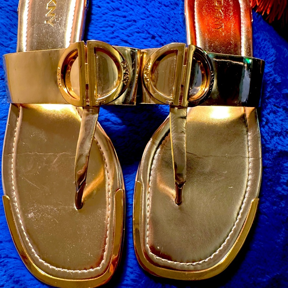 DKNY Donna Karen New York Logo Platinum Gold Sandals Gold Hardware Toe & Heel